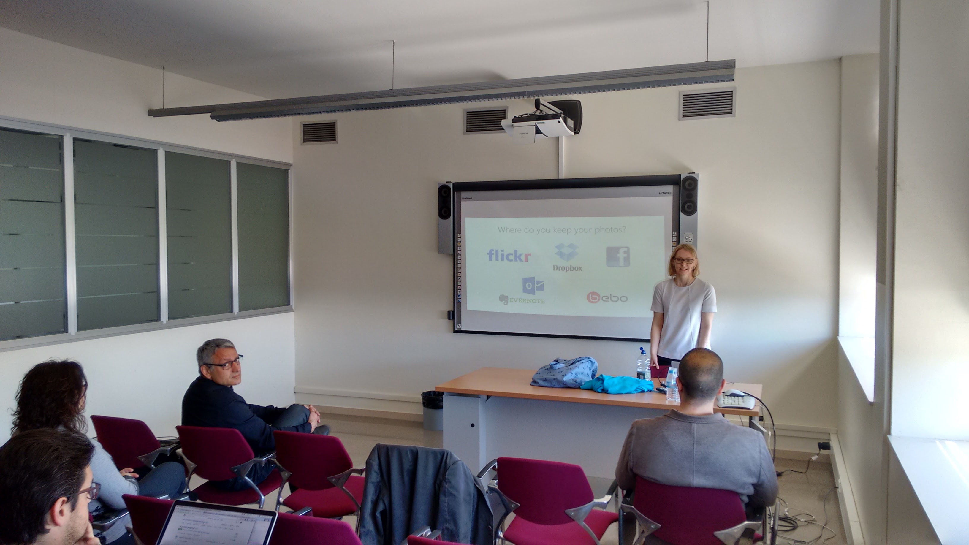 Siân Lindley en un momento de la clase con los alumnos de 3er curso